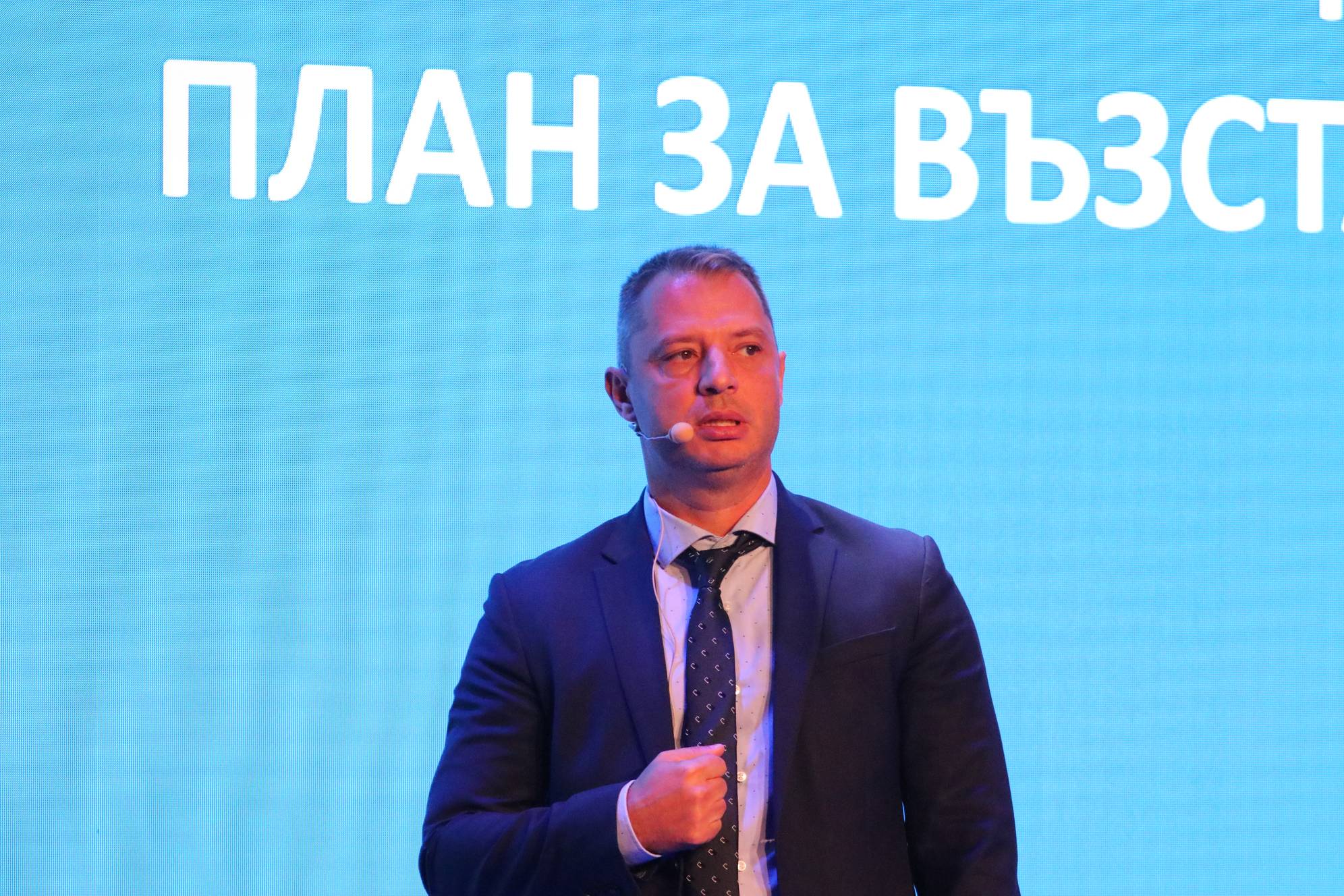  Делян Добрев 